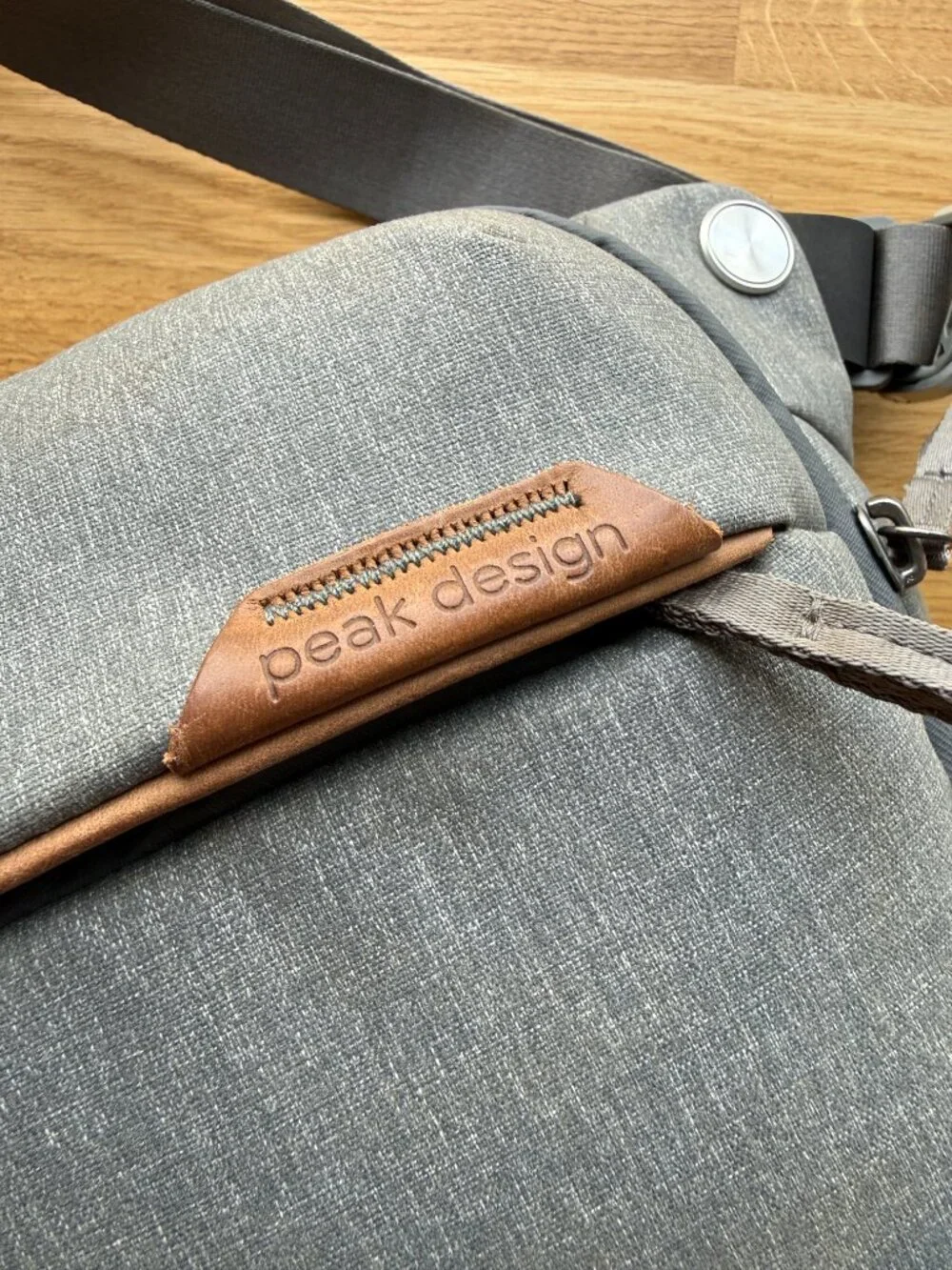Peak Design Everyday Sling 3L V2 - Ash Gray (Minimalist Carry)